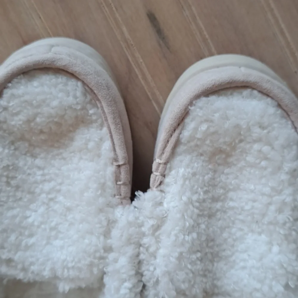 GAP Sherpa Fleece Fuzzy Slip-On Shoes Beige Cream Comfy Cozy Toddler 10–12